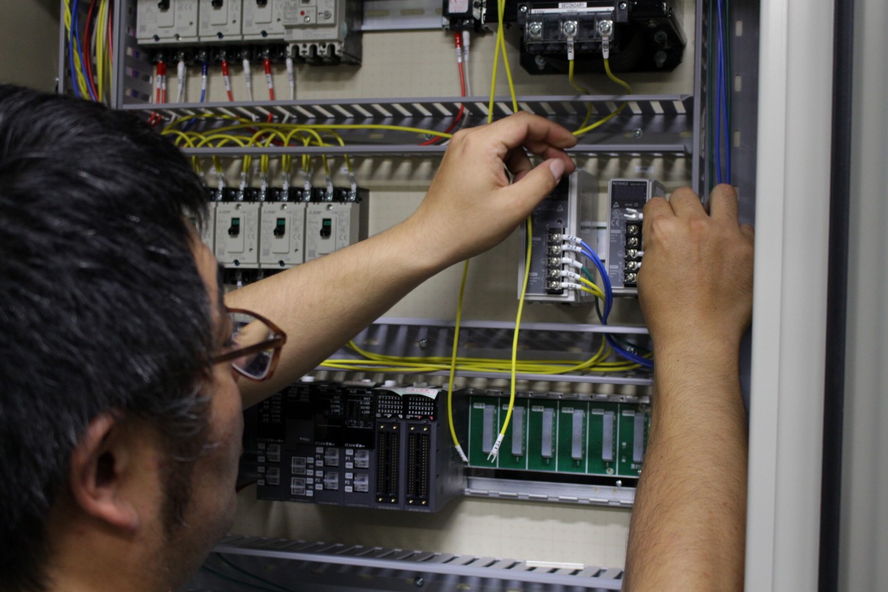 製造・配線シーン